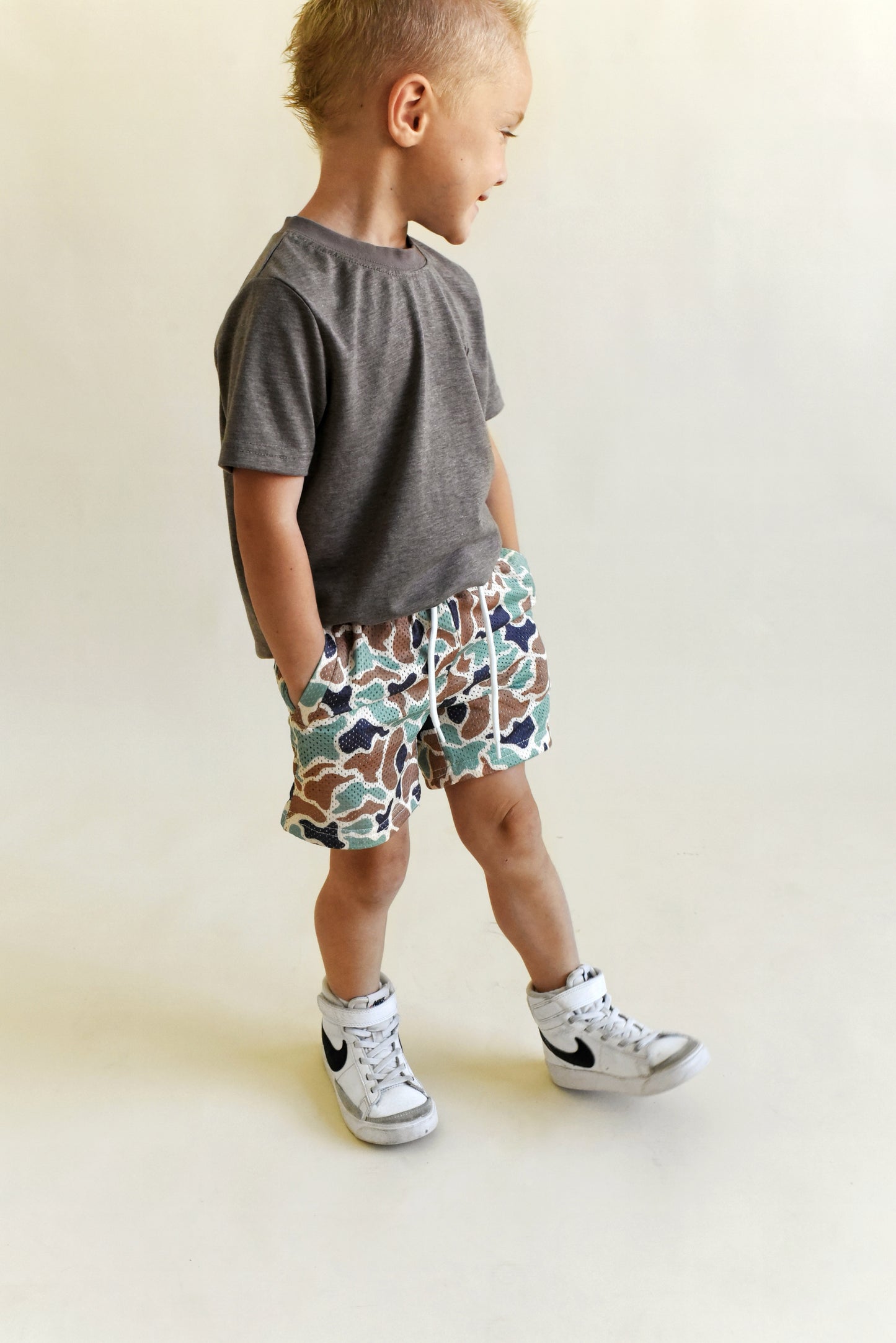 mesh short - spotted camo
