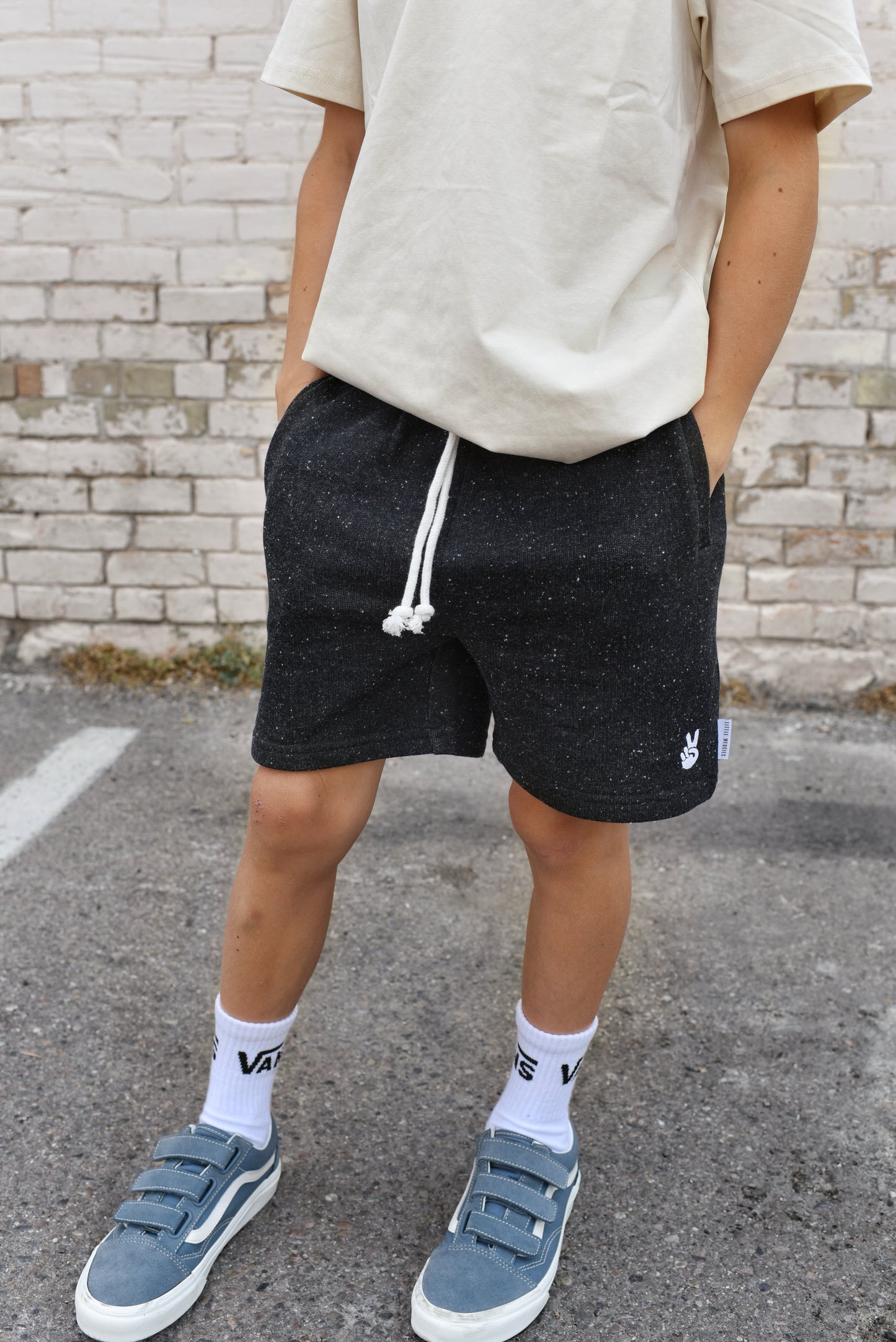 everyday short - heathered black